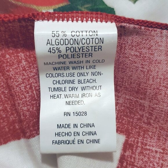 Christmas Holiday Tablecloth With Poinsettia Design 102" X 60" White and Red - Picture 4 of 8